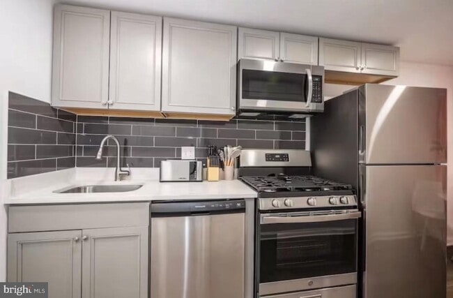 Building Photo - 756 19th St NE