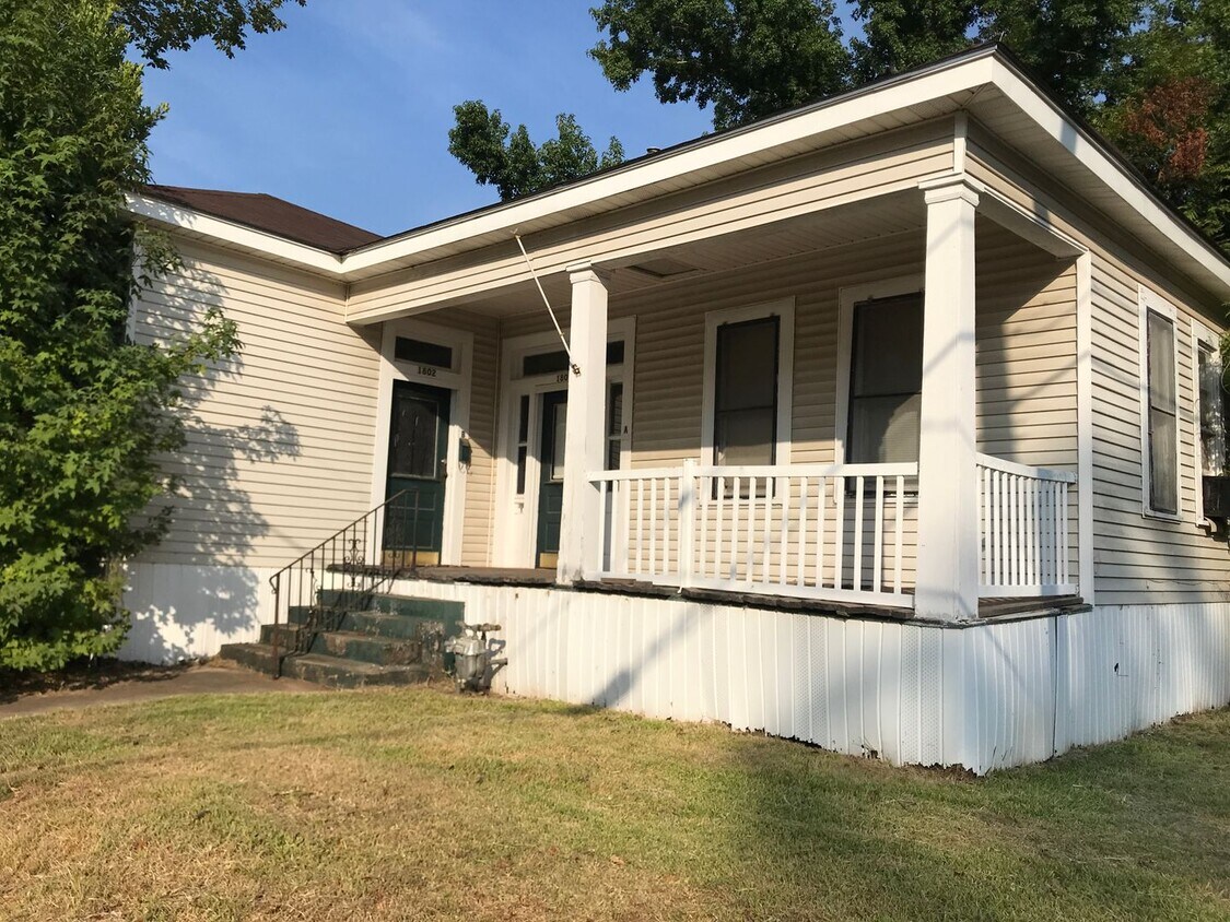 Primary Photo - 1802 - A Marye St. - Duplex on the corner ...
