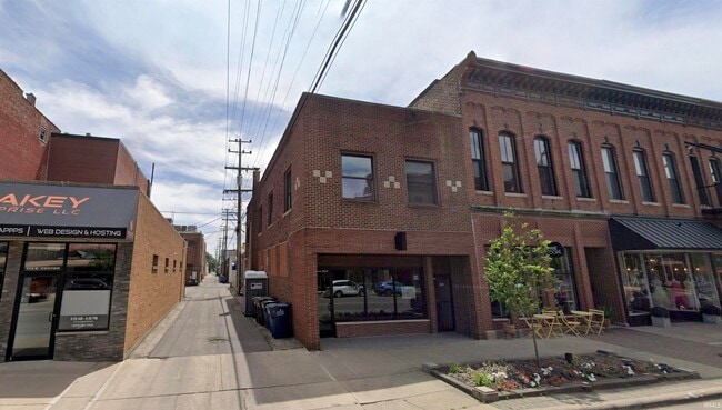 Building Photo - 112 E Center St