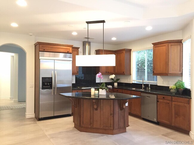 Building Photo - 413 N Cedros Ave