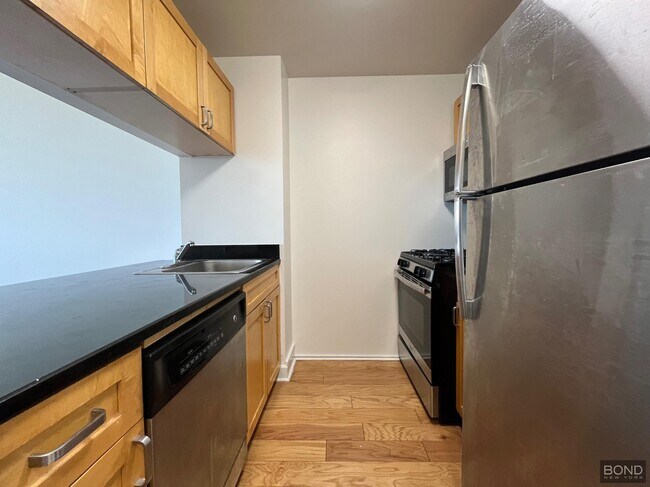 Foto del edificio - 323 W 96th St
