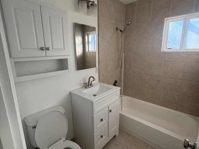 Building Photo - Homer