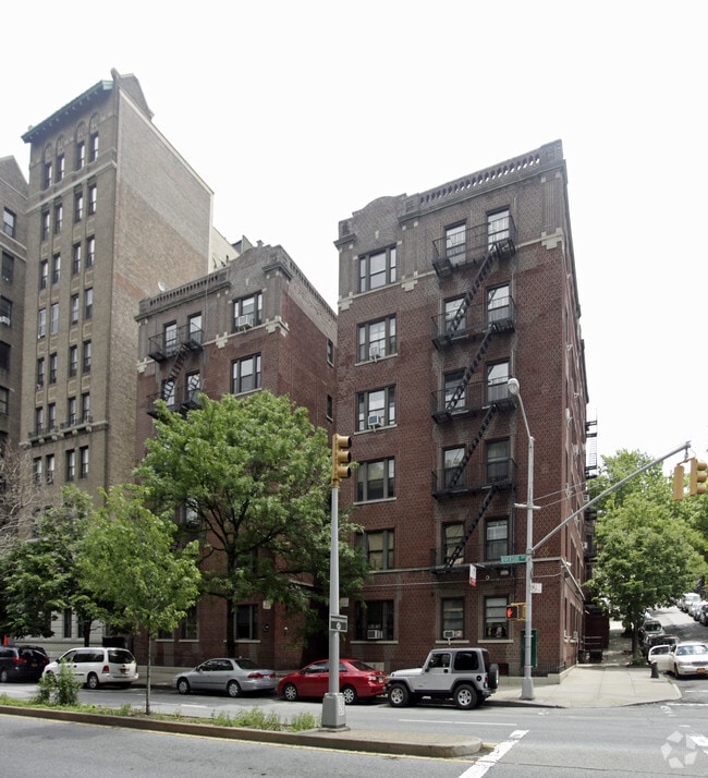 Primary Photo - 700 Riverside Dr