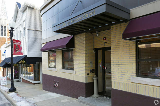 Building Photo - 17 W 2nd St