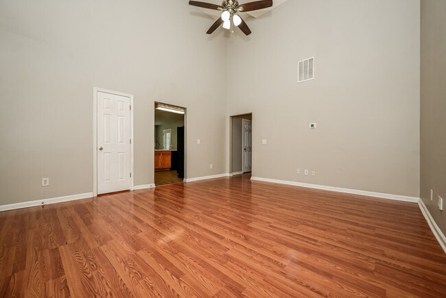 Building Photo - 10 Belmont Park Ln