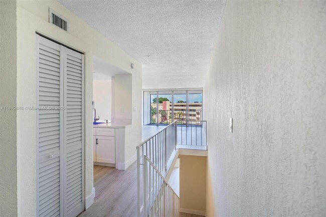 Foto del edificio - 9210 Fontainebleau Blvd