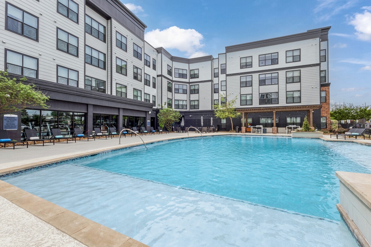 Pool - Domain at Northgate