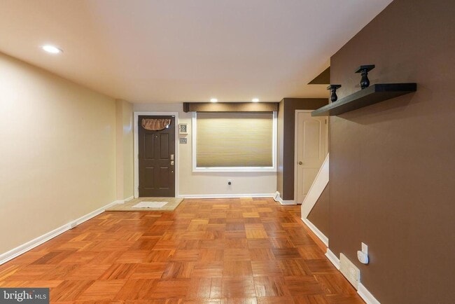 Building Photo - 3161 S Sydenham St