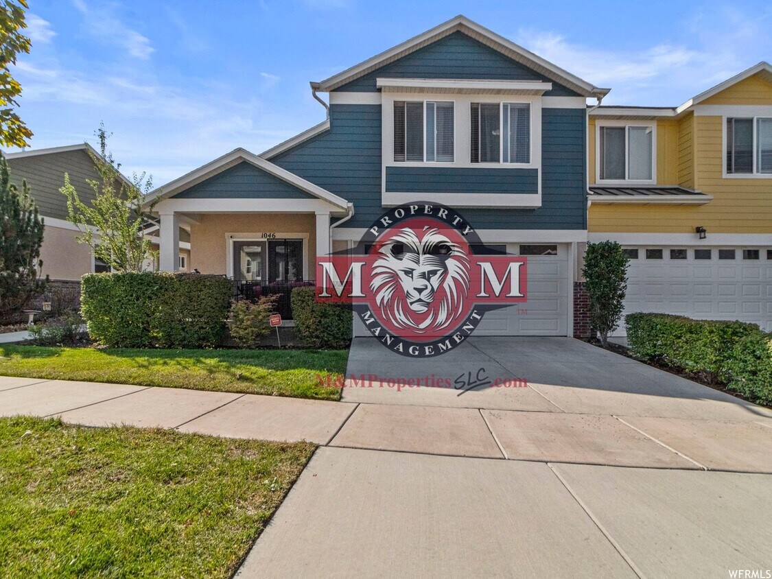 Primary Photo - Beautiful 4 Bd 2.5 Bath Townhouse in Sandy