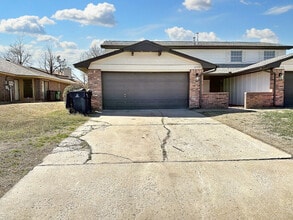 Building Photo - 11713 N Francis Ave