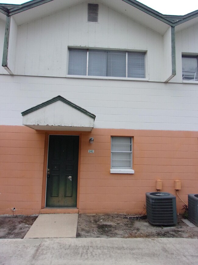 Foto del edificio - 1711 Dixon Blvd