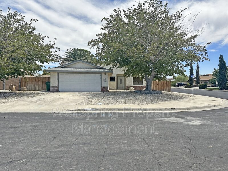 Primary Photo - 628 S Gemstone St