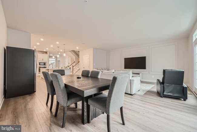 Building Photo - 10705 Sunridge St