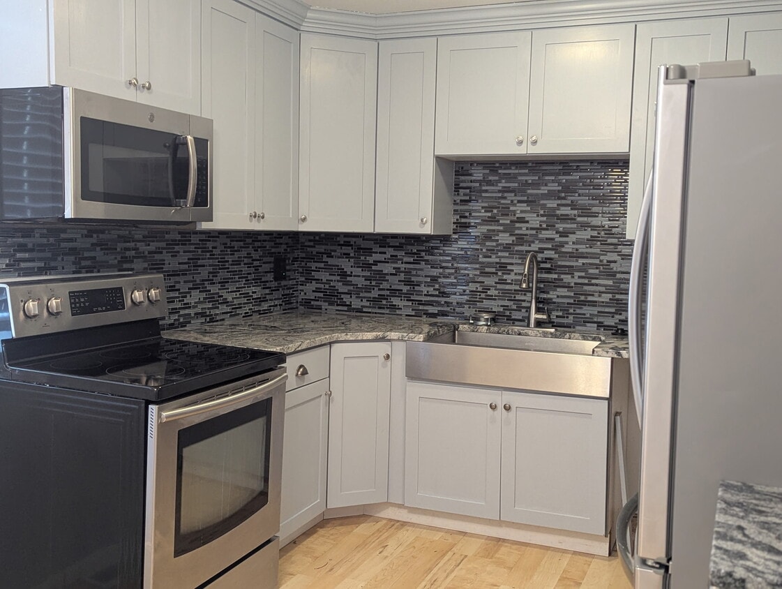 Kitchen - 556 W 800 N