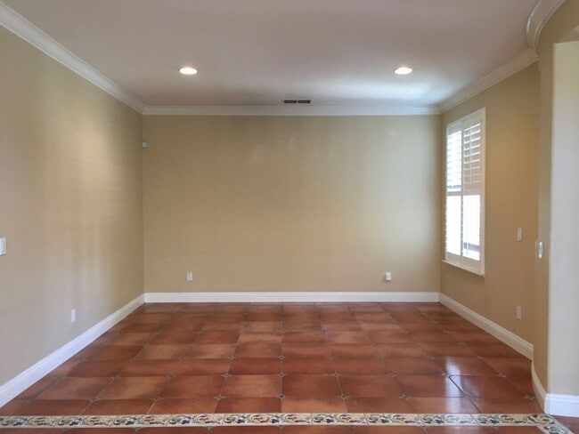 Foto del edificio - Spacious floor plans 4bedroom, 3 bath Near Franklin High