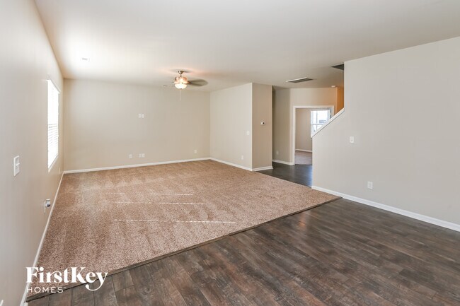 Foto del edificio - 8929 Lilac Tree Ave