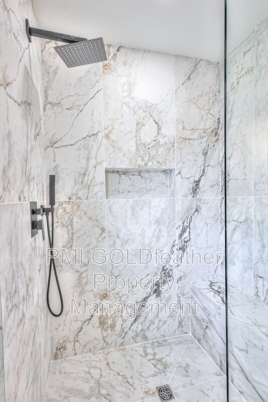 Foto del edificio - 402B E Trinity Ln