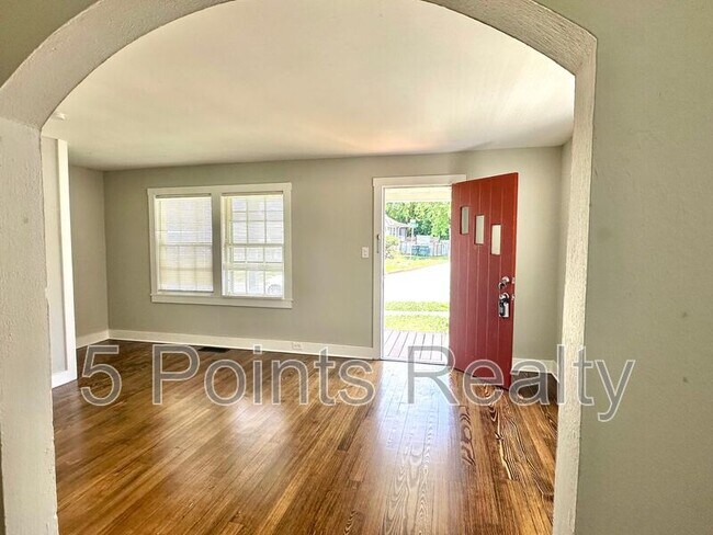 Building Photo - 128 Orchard Dr