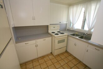 Building Photo - 1779 Malanai St