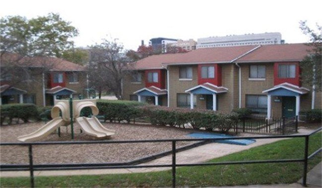Foto del edificio - 1611 E Chase St