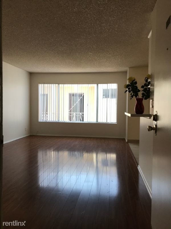 Foto del edificio - 4312 Woodman Ave