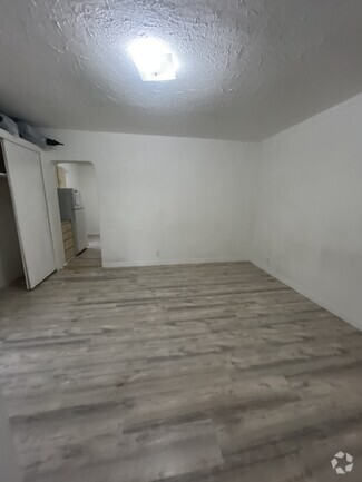 Building Photo - 735 N Hayes Ave