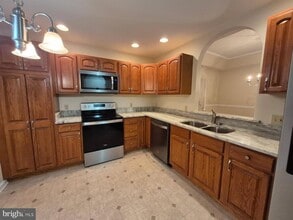 Building Photo - 1023 E Schumaker Manor Dr