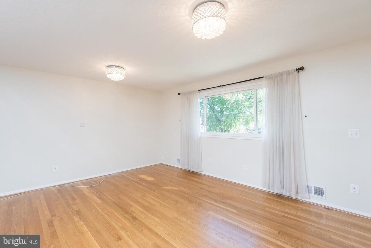 Foto principal - 4200 Linden St