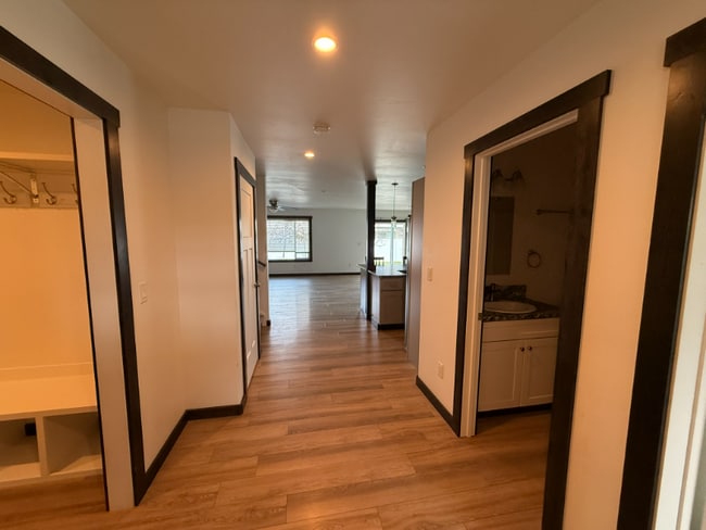 Building Photo - 240 Triple Creek Dr