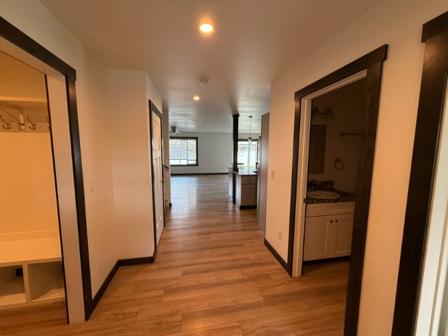 Foto del edificio - 240 Triple Creek Dr