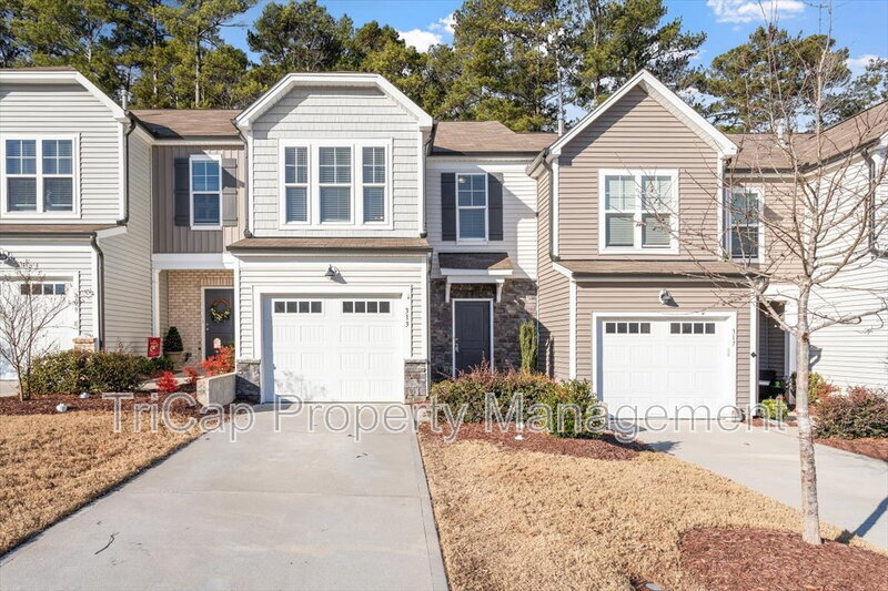 Foto principal - 313 White Oak Ridge Dr