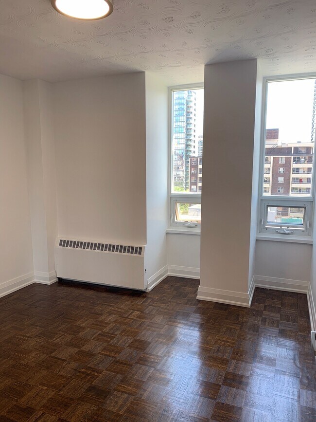 Building Photo - 100 Maitland St