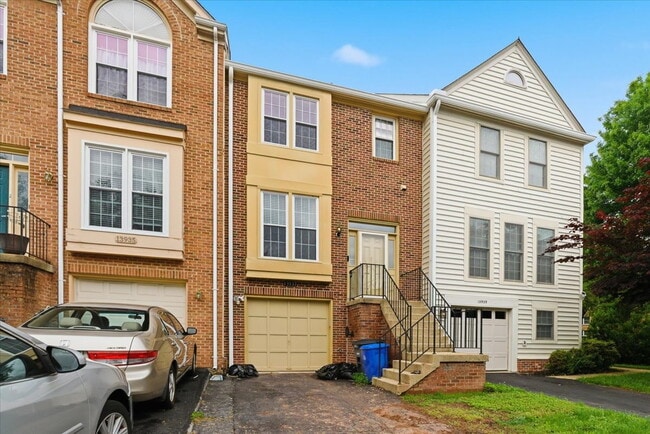 Building Photo - Welcome home to this beautifully updated and move-in-ready 3-bedroom, 3.5-bath townhouse