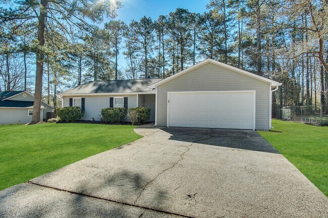 Building Photo - 721 Robin Dr Se