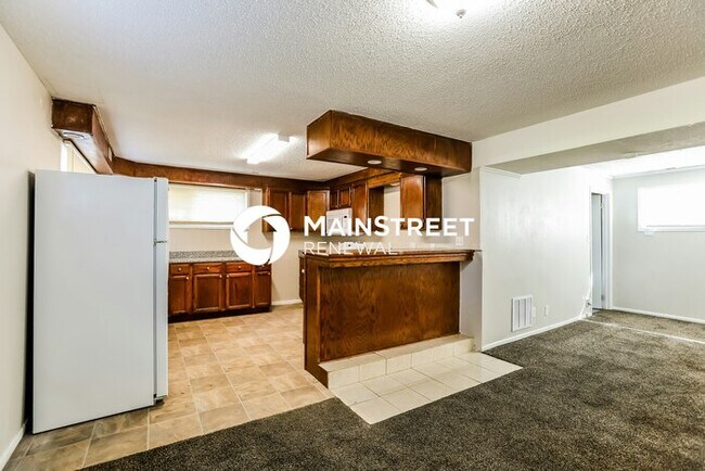 Building Photo - 4 Bedroom Pet-Friendly Home in KANSAS CITY, MO with Main Street Renewal