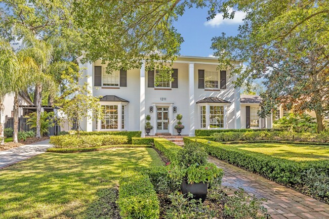 Building Photo - Gorgeous Furnished Home