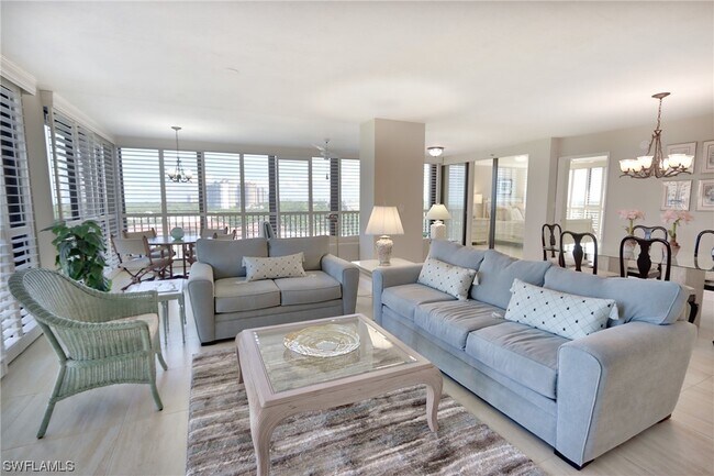 Foto del edificio - 6000 Pelican Bay Blvd