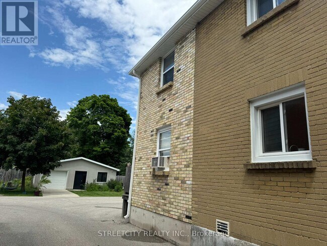 Building Photo - 17 Evergreen Ave