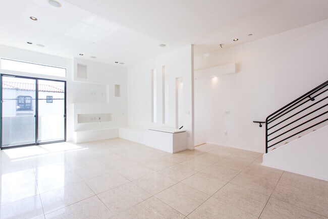 Foto del edificio - 8639 Whitworth Dr