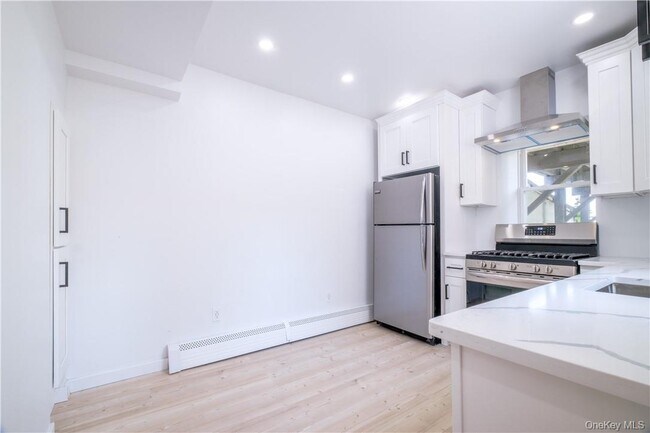 Foto del edificio - 594 Bellevue Ave N