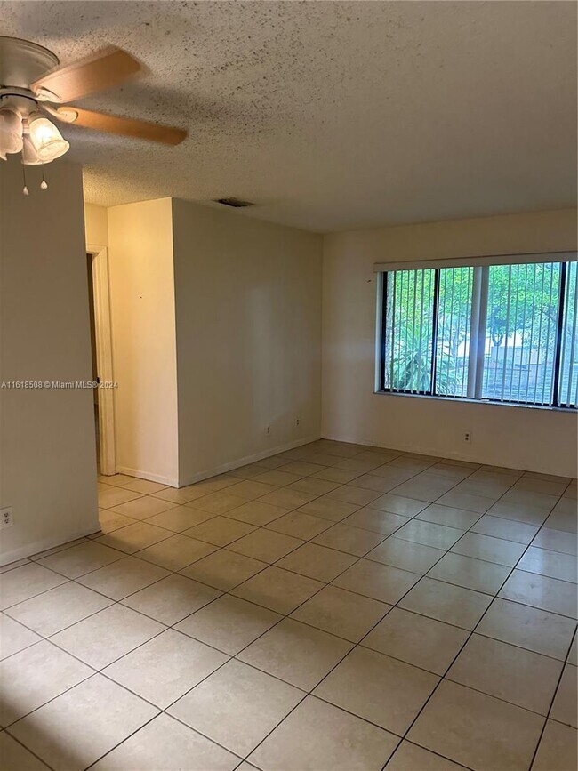 Building Photo - 2302 Coral Springs Dr