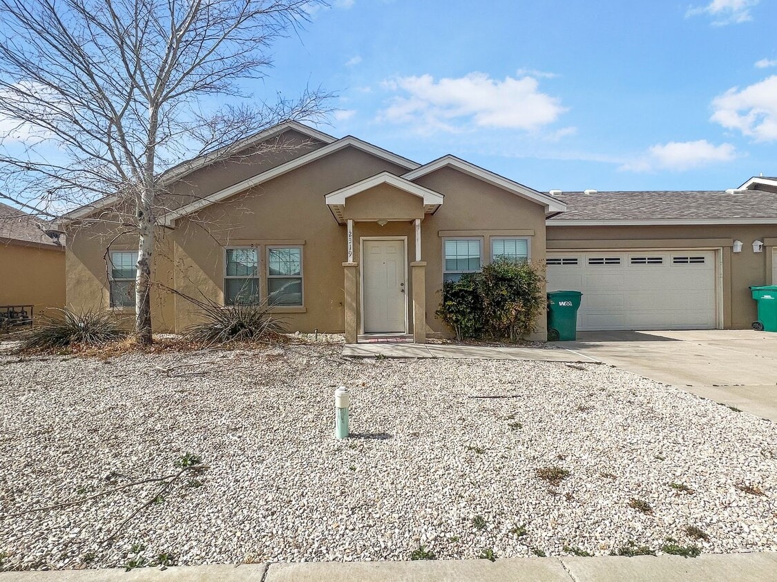 Primary Photo - 2319-2331 N Desert Willow Ln