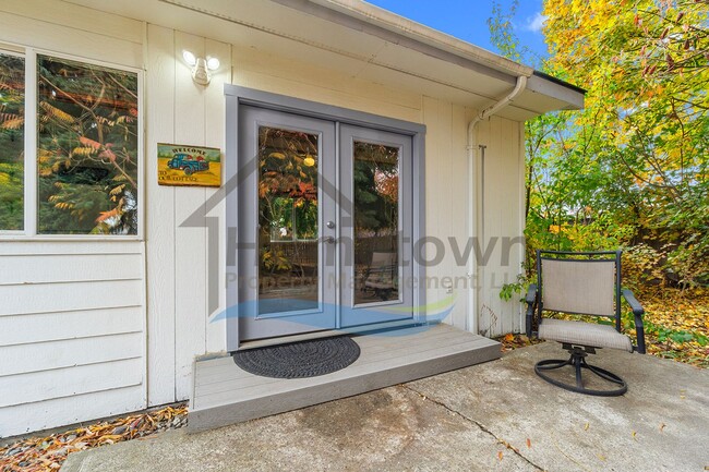 Building Photo - 1 Bedroom 1 Bath Cottage Style Studio Home...