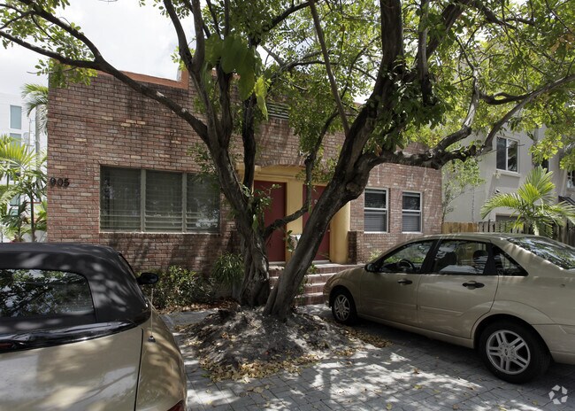 Foto del edificio - 905 SE 2nd Ct
