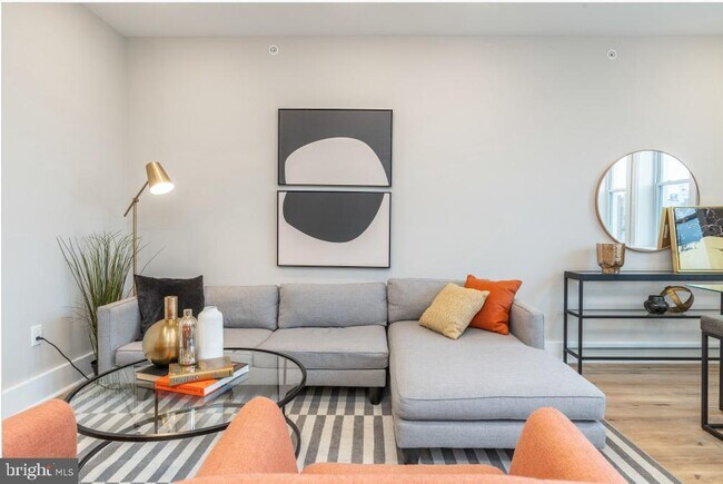 Foto del edificio - 2825 W Girard Ave