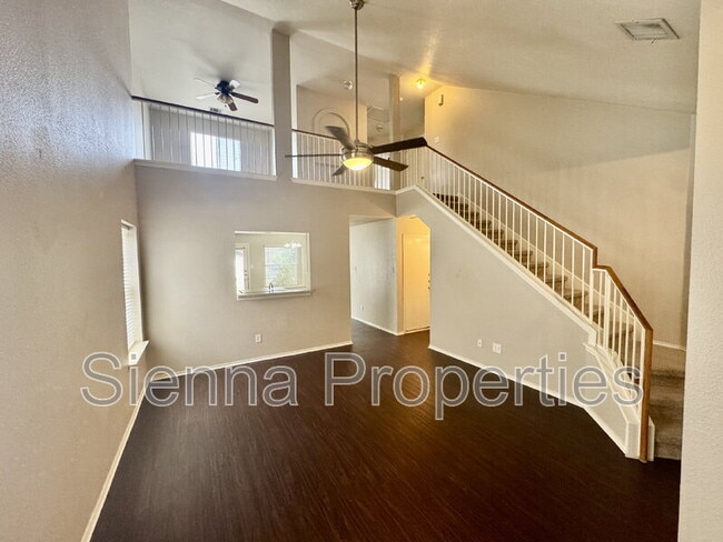 Building Photo - 295 Strawn