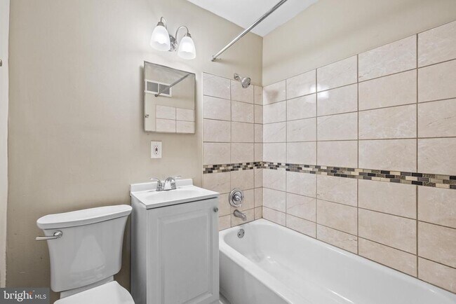 Foto del edificio - 1651 E Cold Spring Ln
