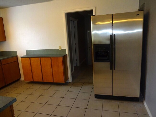Foto del edificio - Coming Soon - Cute & Convenient Springfield Home.