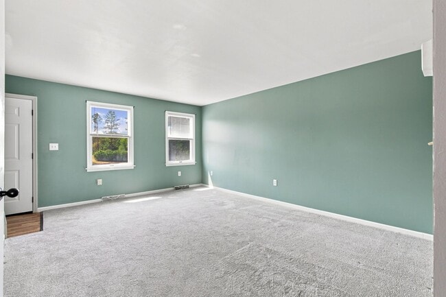 Building Photo - 15 Beech Ln