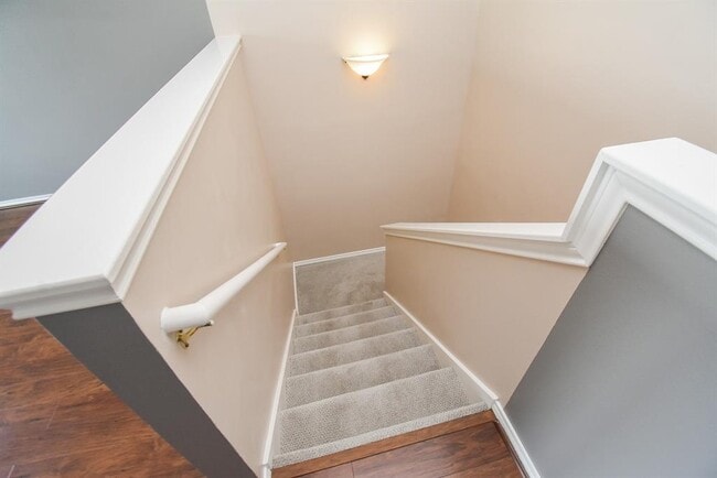 Building Photo - 714 Redwing Park Dr